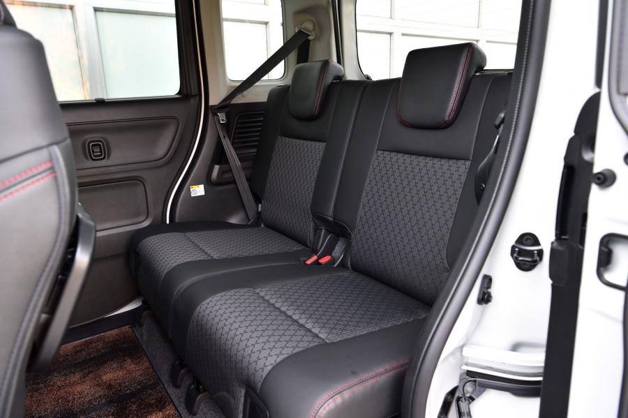 Интерьер Suzuki Spacia Custom Hybrid XS Turbo (MK53S) 2017 года  (JP) (фото 3 из 18)